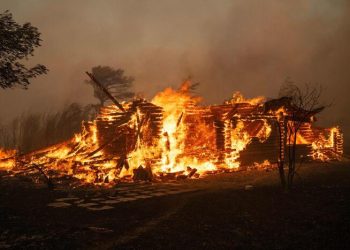 ხანძარი საბერძნეთში – 11 ქალაქსა და სოფელში მოსახლეობის ევაკუაცია მიმდინარეობს